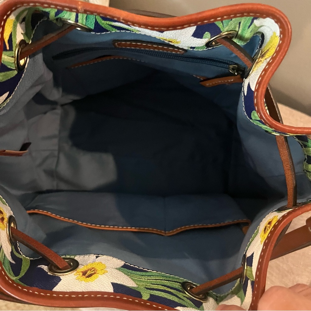 DOONEY and BOURKE Daffodil Drawstring Flower Floral Tassel Bucket Bag - Picture 11 of 13